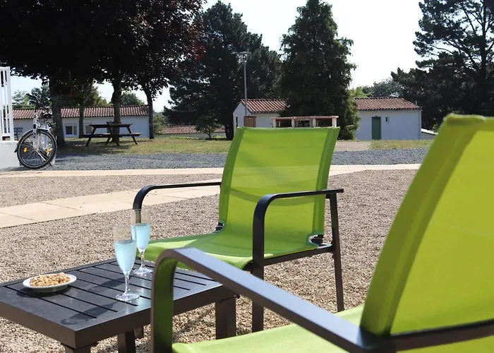 尚托奈假期村庄酒店 3* 善顿奈